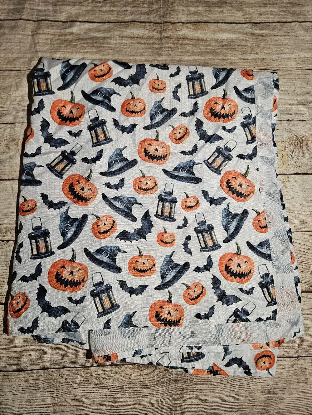 Halloween pumpkins, bats, witch hats, lanterns 60x84 tablecloth
